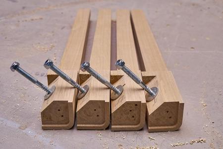 曼叔工業(yè) 以匠心與自然，重塑木制家具的藝術(shù)與實(shí)用之美